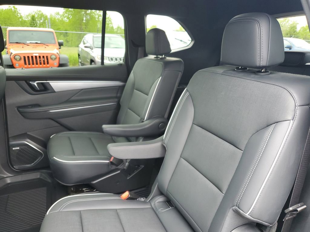 Used 2025 Buick Enclave Preferred w/ Power Package FWD image 29