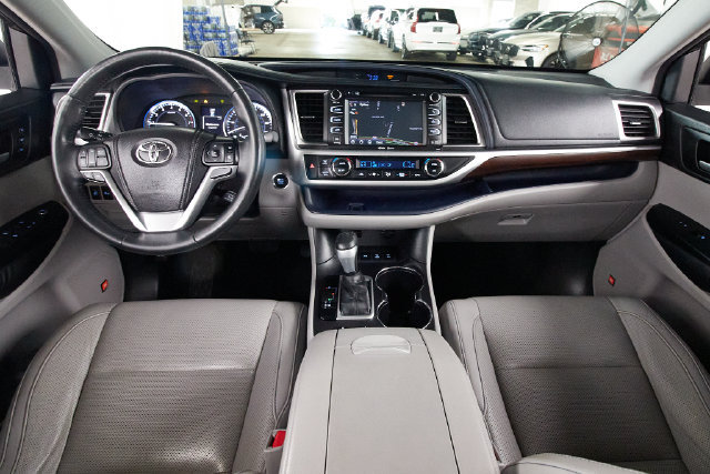 Used 2015 Toyota Highlander Limited Platinum AWD/4WD image 7