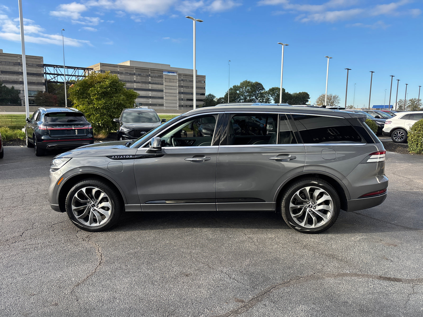 Used 2021 Lincoln Aviator Grand Touring w/ Elements Package Plus image 4