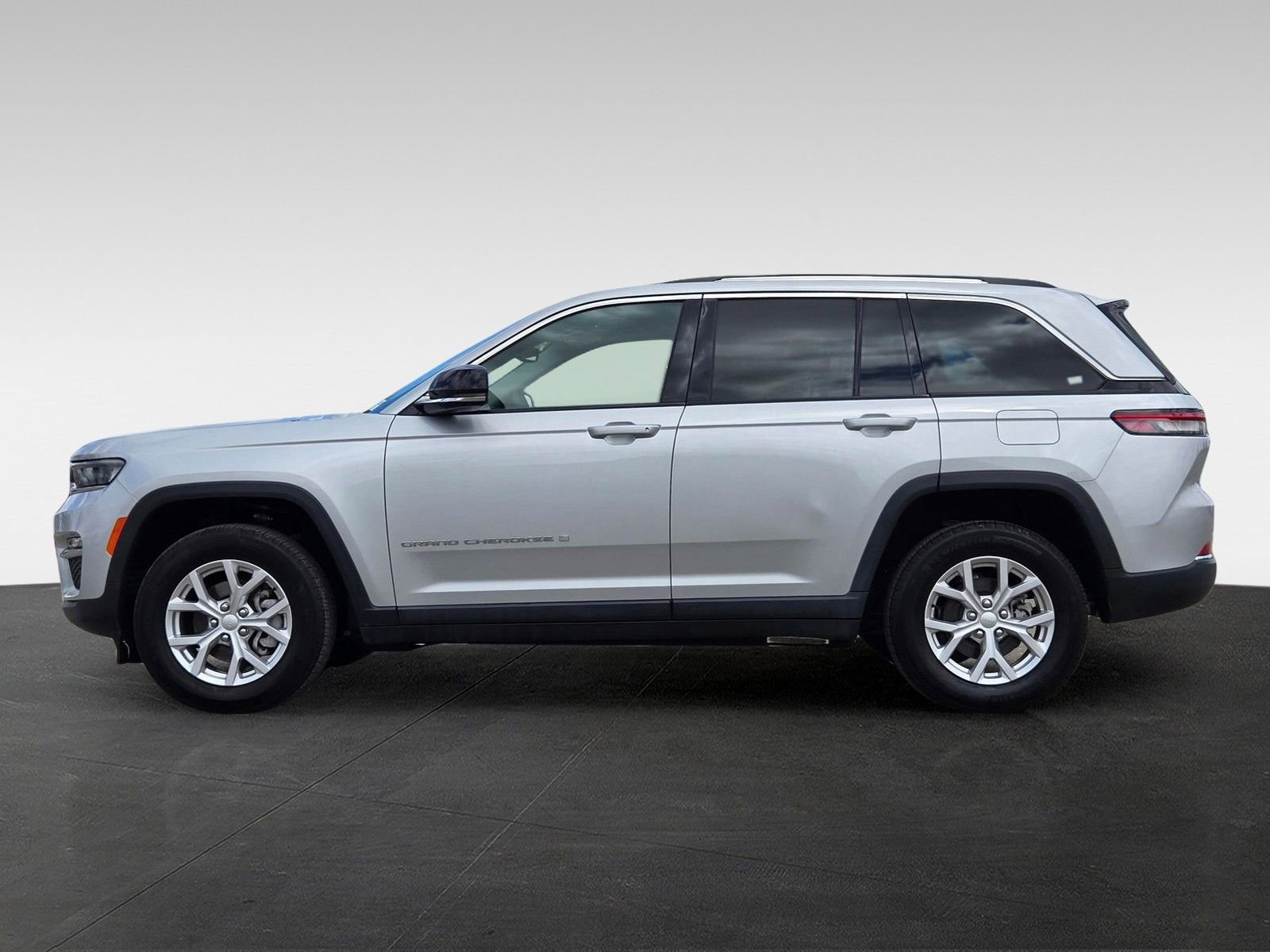 Used 2024 Jeep Grand Cherokee Limited AWD/4WD image 7