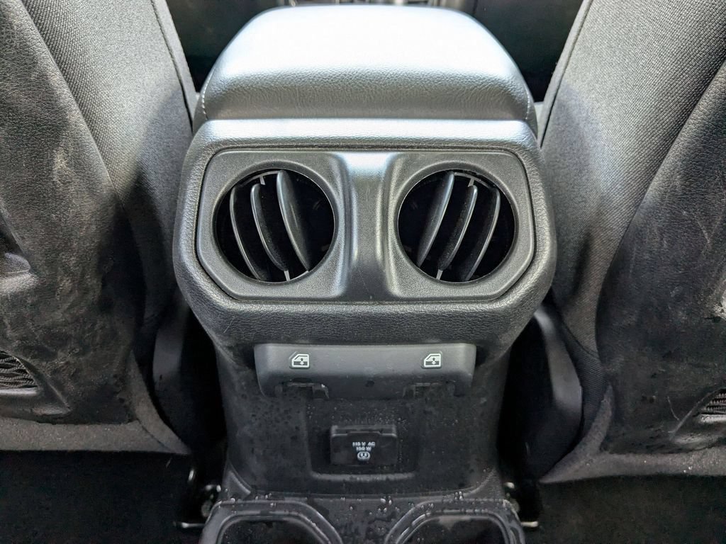 Used 2025 Jeep Wrangler Unlimited Rubicon w/ Convenience Group AWD/4WD image 26
