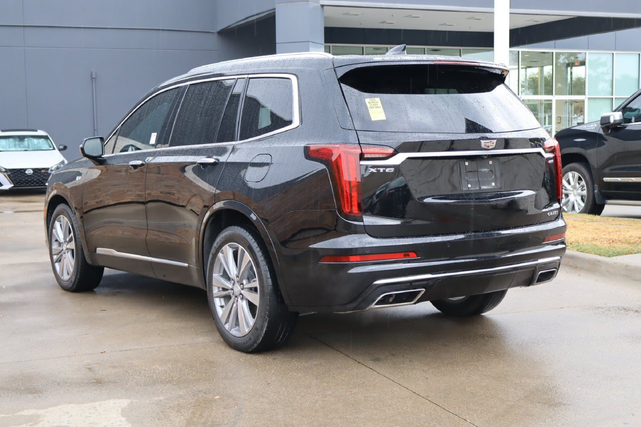 Used 2024 Cadillac XT6 Premium Luxury FWD image 3