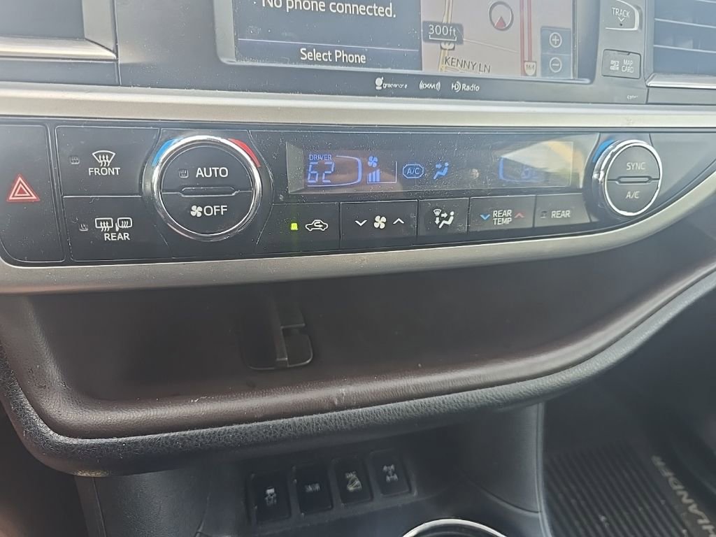 Used 2017 Toyota Highlander XLE image 18