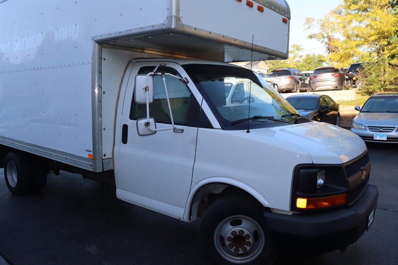 Used 2004 Chevrolet Express 3500 RWD image 2