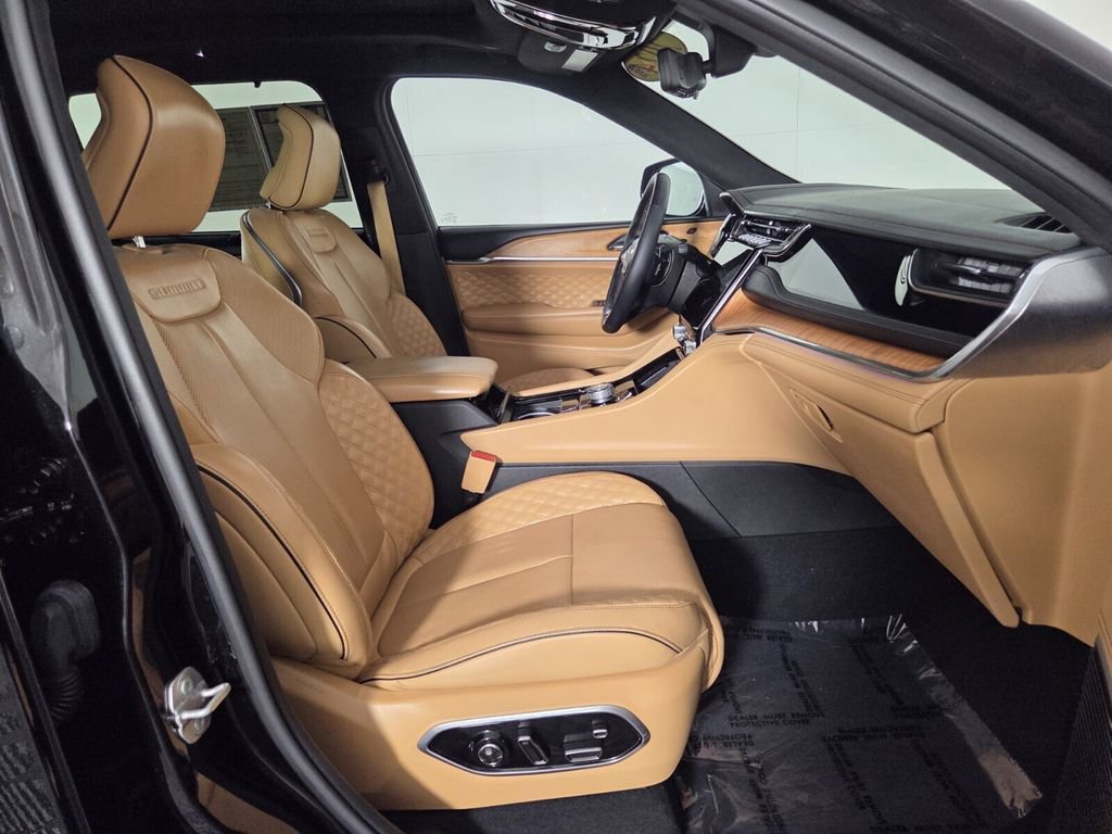 Used 2024 Jeep Grand Cherokee Summit image 32