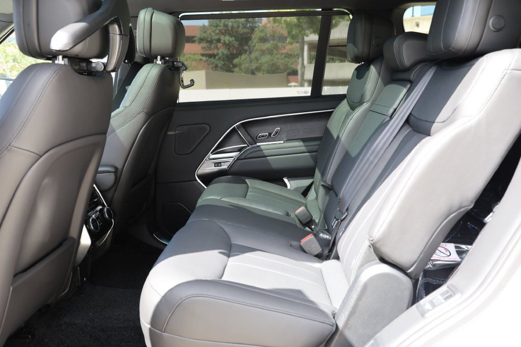 New 2026 Land Rover Range Rover Long Wheelbase SE AWD/4WD image 30