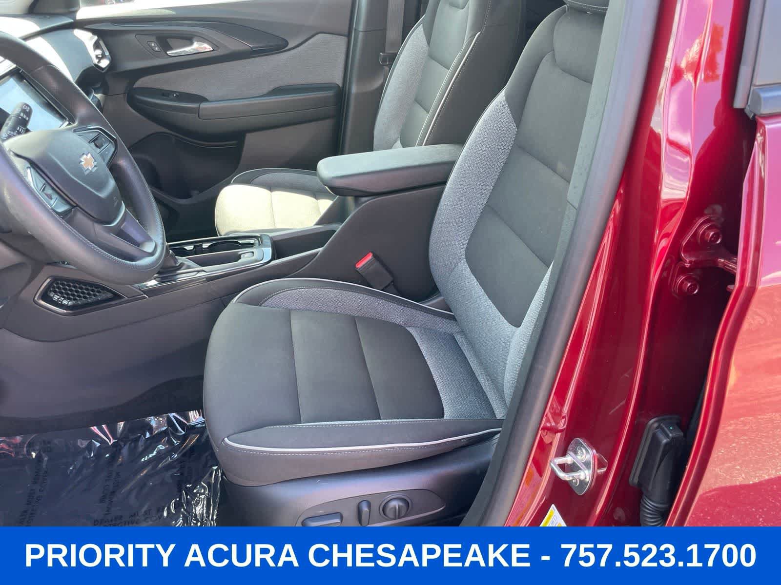 Used 2023 Chevrolet TrailBlazer LT w/ Convenience Package AWD/4WD image 9