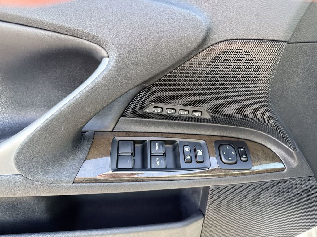 Used 2013 Lexus IS 250C w/ Luxury Pkg image 19
