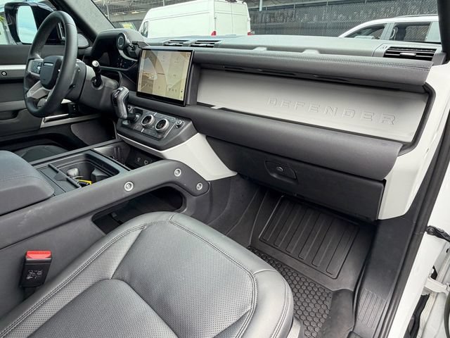 Used 2023 Land Rover Defender 130 SE AWD/4WD image 15