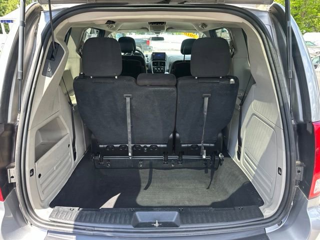 Used 2016 Dodge Grand Caravan SXT w/ Rear Park Assist Package FWD image 7
