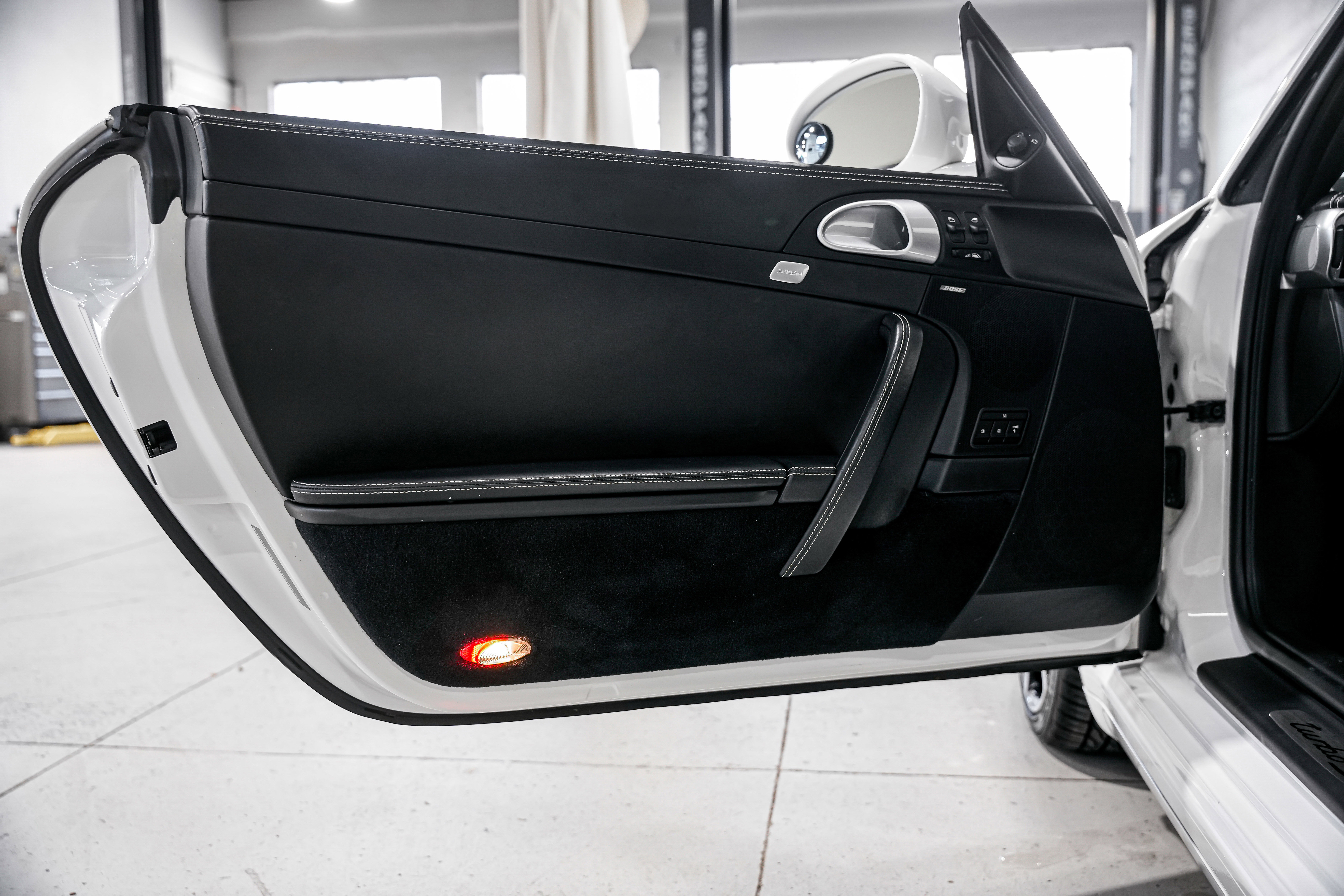 Used 2011 Porsche 911 Turbo S image 26