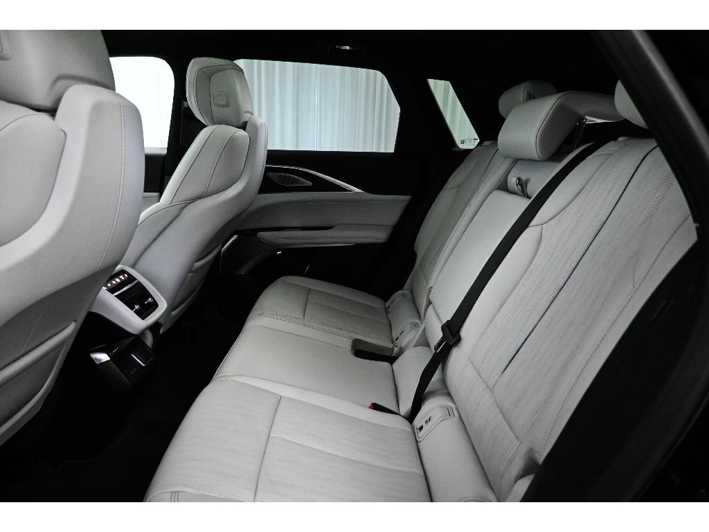 Used 2024 Cadillac Lyriq Luxury RWD image 28