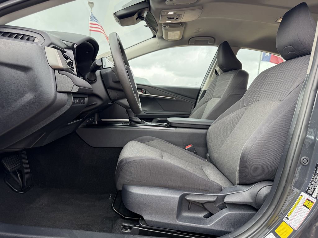 Used 2025 Toyota Camry LE FWD image 27