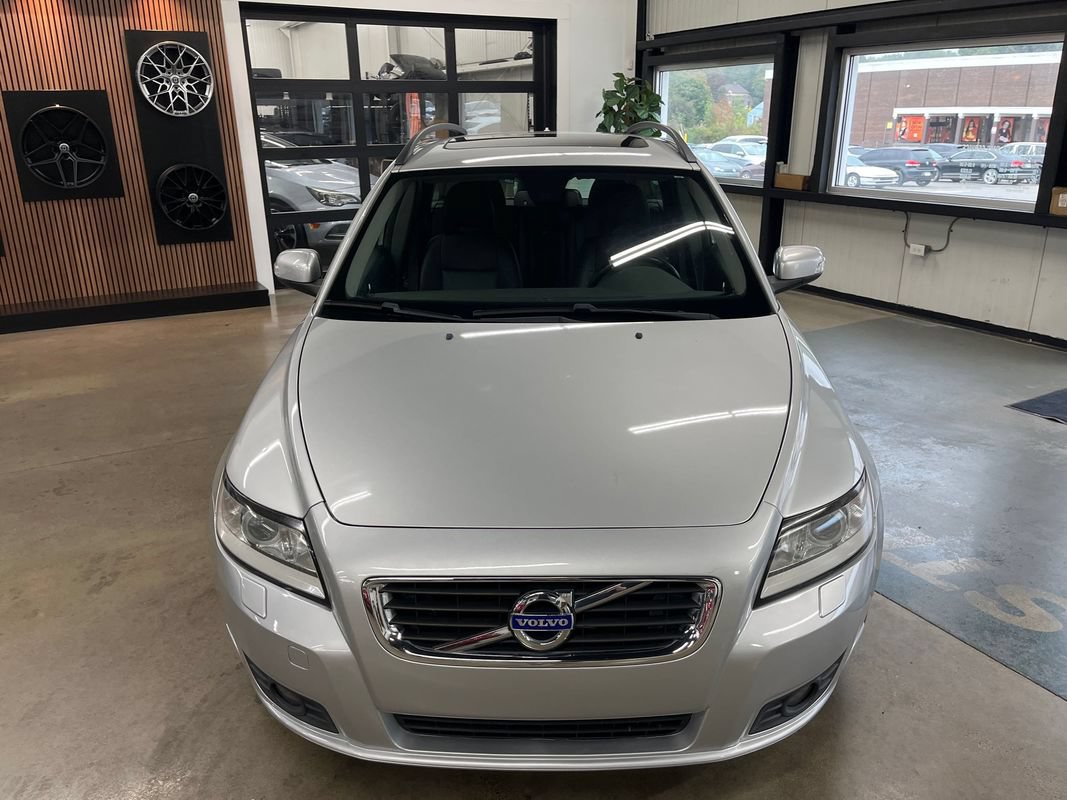Used 2011 Volvo V50 T5 w/ Preferred Pkg FWD image 26