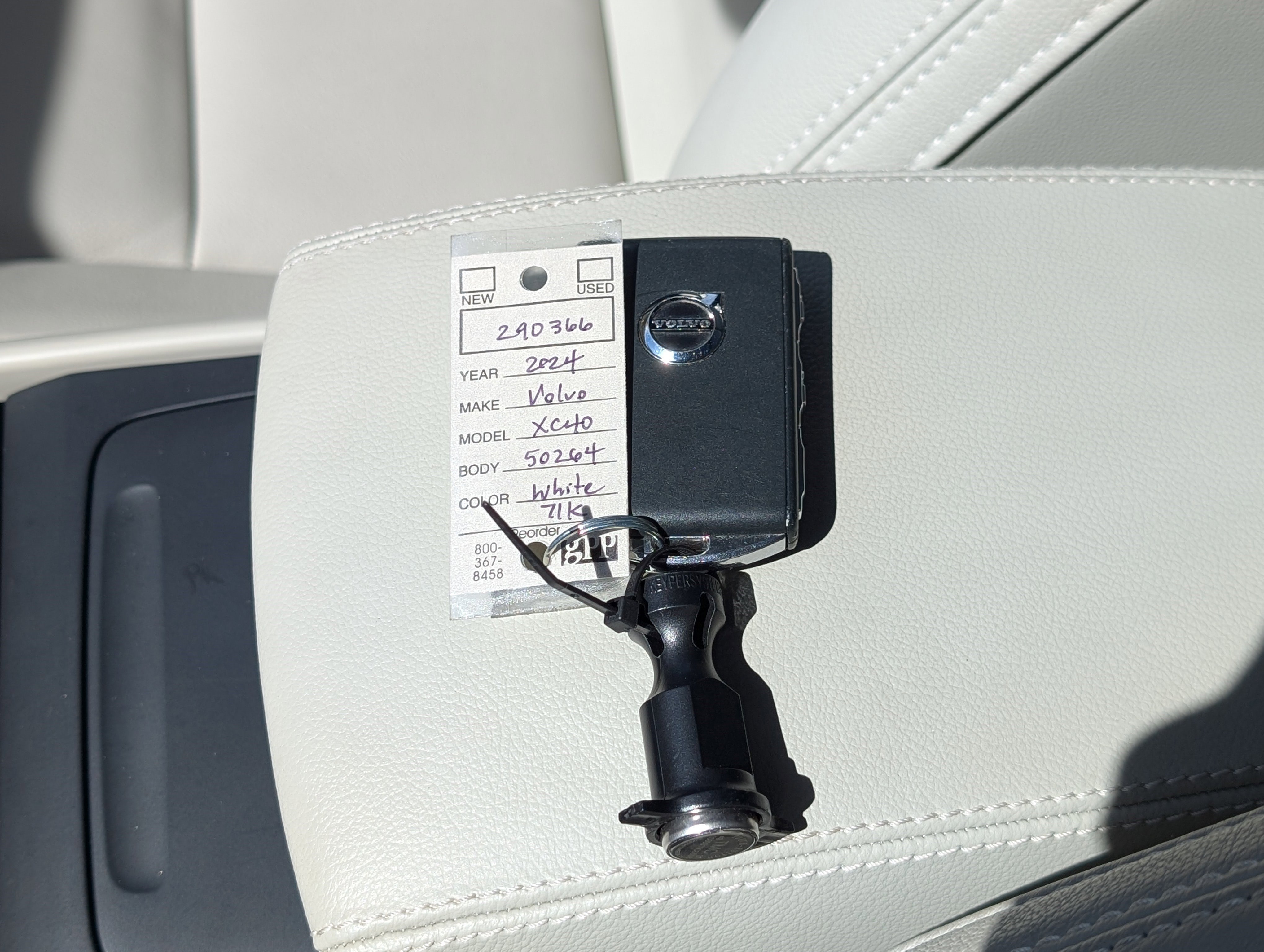 Used 2024 Volvo XC40 B5 Plus image 36