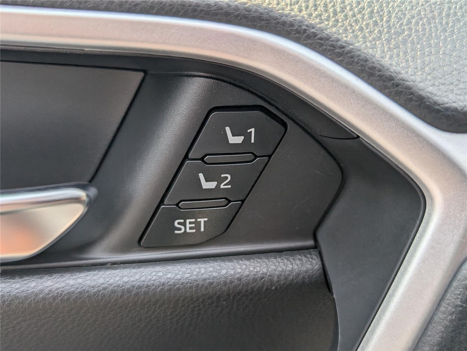 Used 2023 Toyota RAV4 XLE Premium AWD/4WD image 21