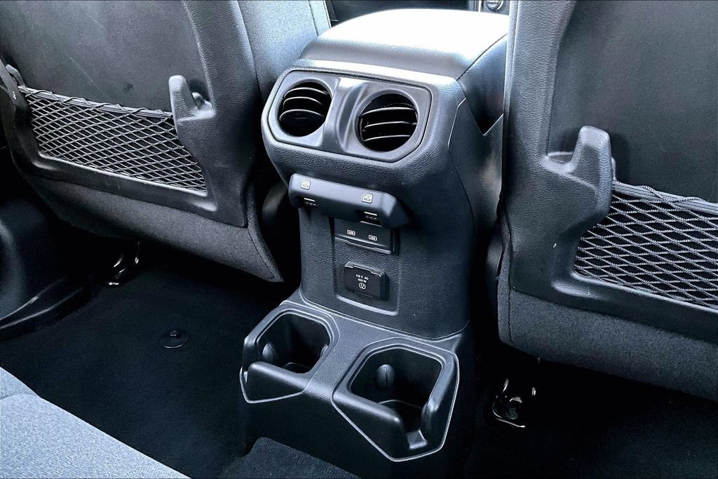 Used 2025 Jeep Wrangler Unlimited Rubicon w/ Convenience Group AWD/4WD image 20