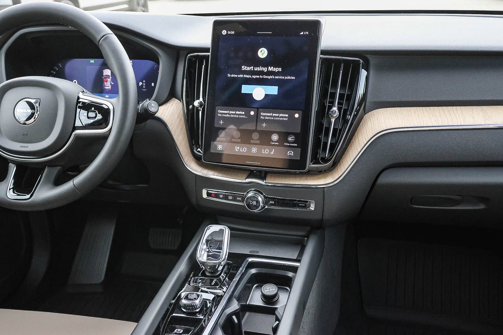 New 2027 Volvo XC60 B5 Plus AWD/4WD image 23