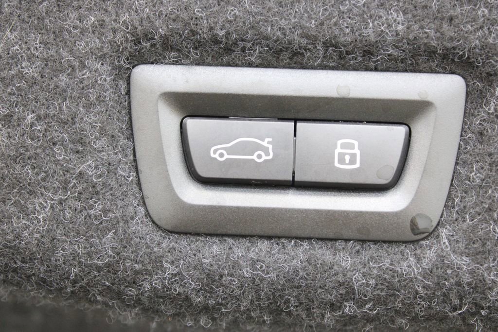 Used 2024 BMW 530i w/ Convenience Package image 31