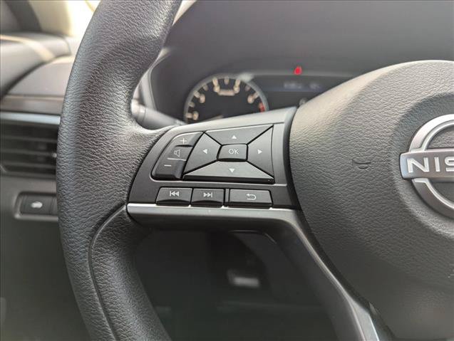 Used 2025 Nissan Altima 2.5 SV FWD image 13