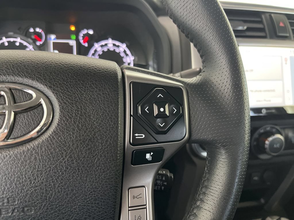 Used 2020 Toyota 4Runner SR5 AWD/4WD image 7
