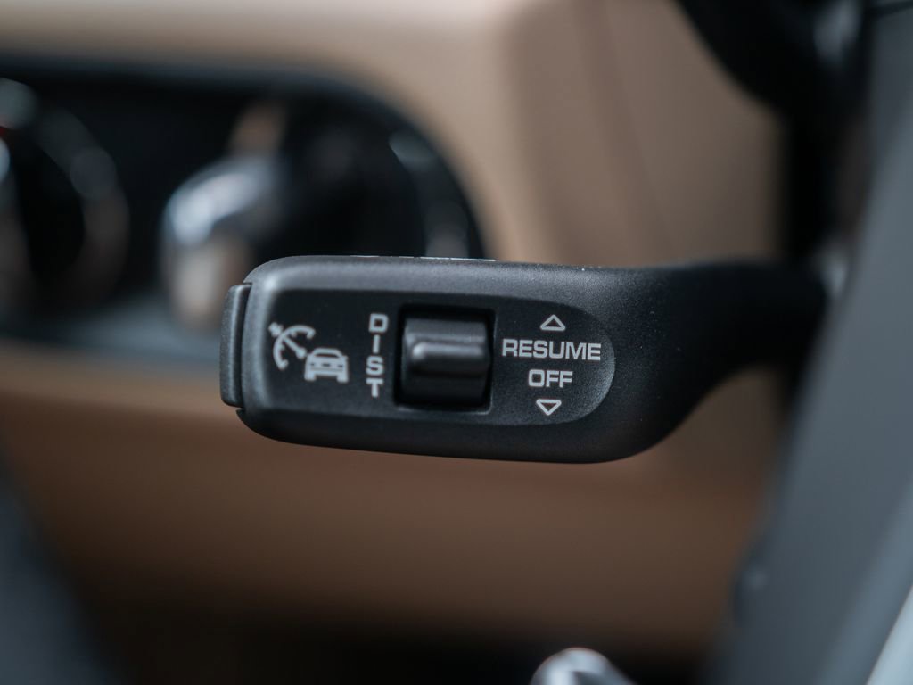 Certified 2025 Porsche Macan image 47