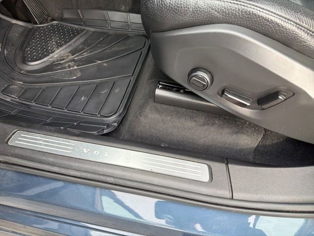 Used 2022 Volvo XC90 T6 Momentum w/ Climate Package image 13