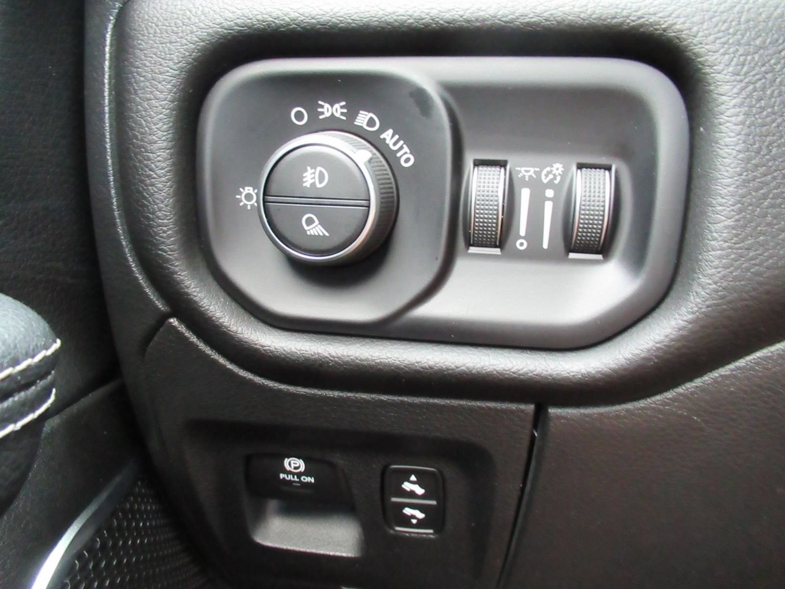 Used 2025 RAM 1500 Laramie w/ Sport Appearance Package AWD/4WD image 21