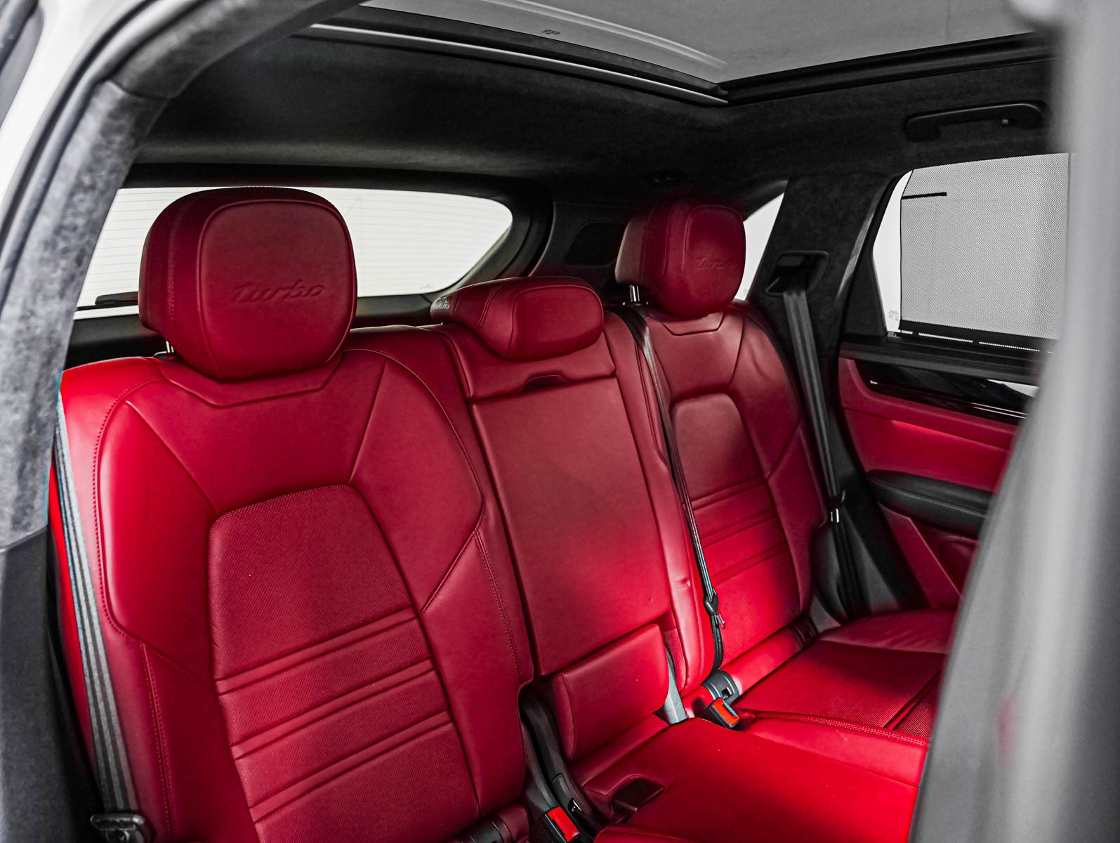 Certified 2023 Porsche Cayenne Turbo AWD/4WD image 6