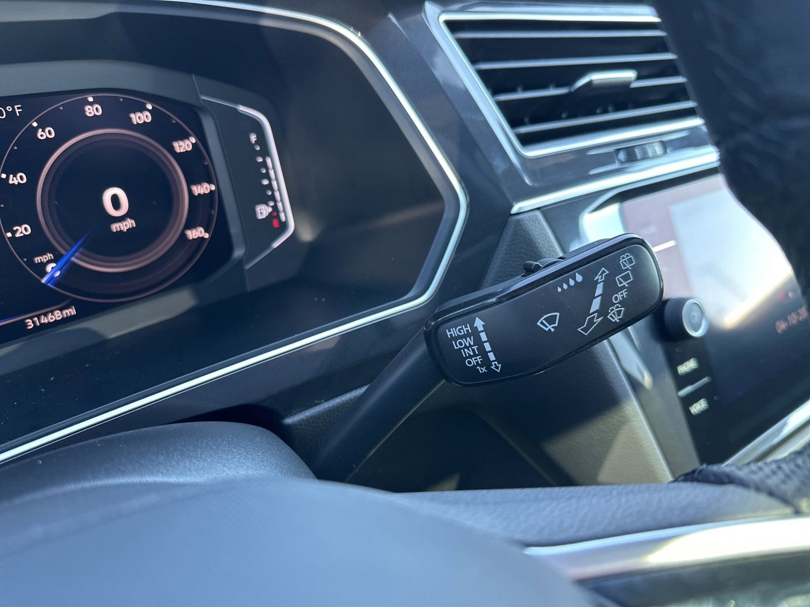 Certified 2022 Volkswagen Tiguan SEL R-Line image 52