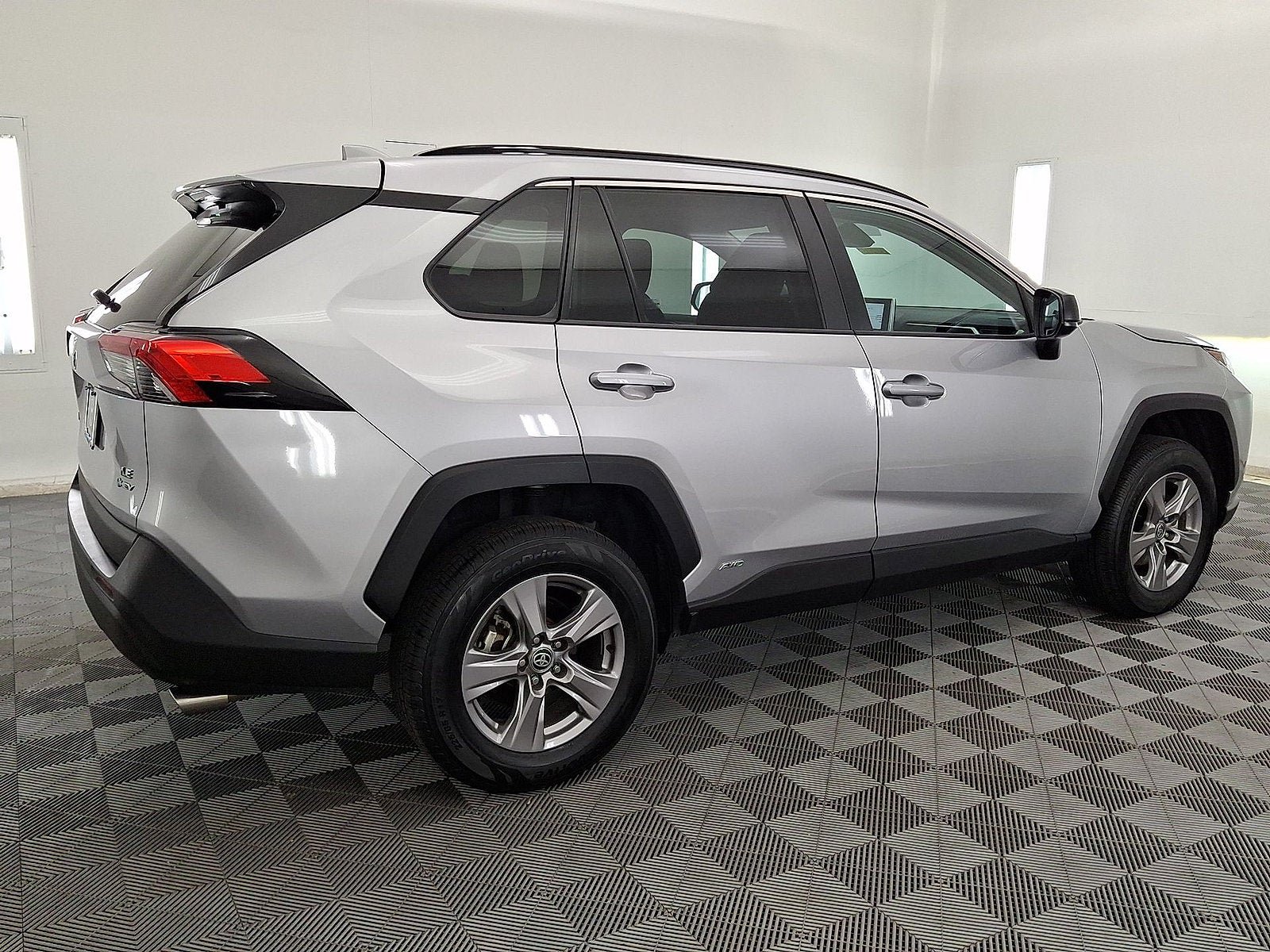 Used 2025 Toyota RAV4 LE AWD/4WD image 17