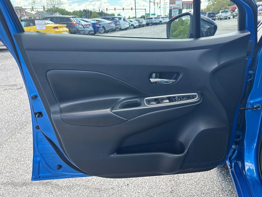 Used 2024 Nissan Versa SR FWD image 11