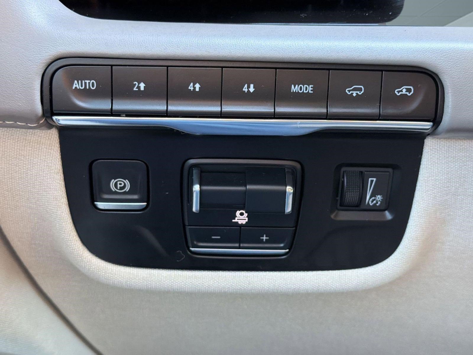 Certified 2024 Cadillac Escalade Premium Luxury Platinum w/ Heavy-Duty Trailer Package AWD/4WD image 18