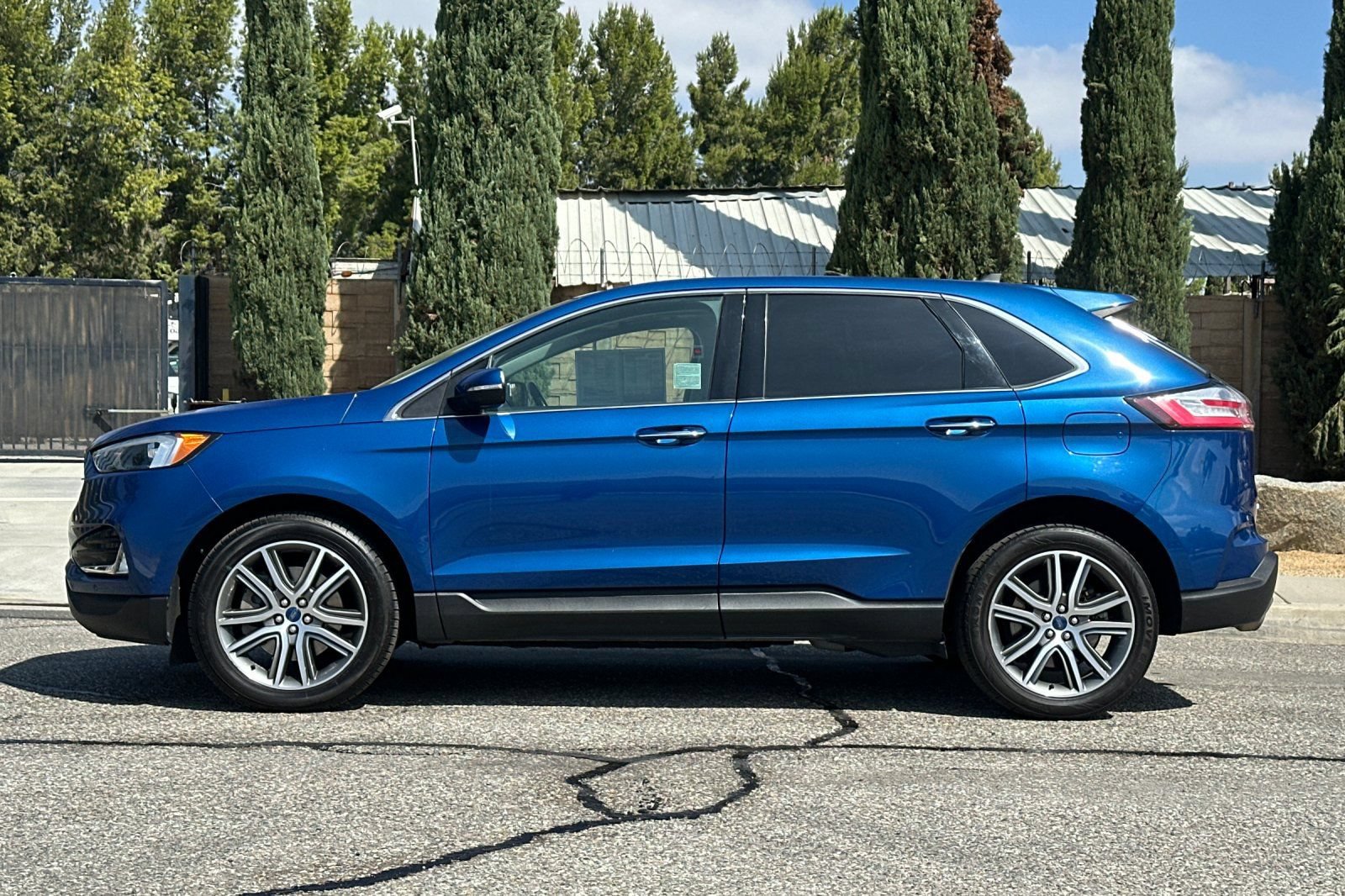 Used 2022 Ford Edge Titanium w/ Class II Trailer Tow Package AWD/4WD image 7