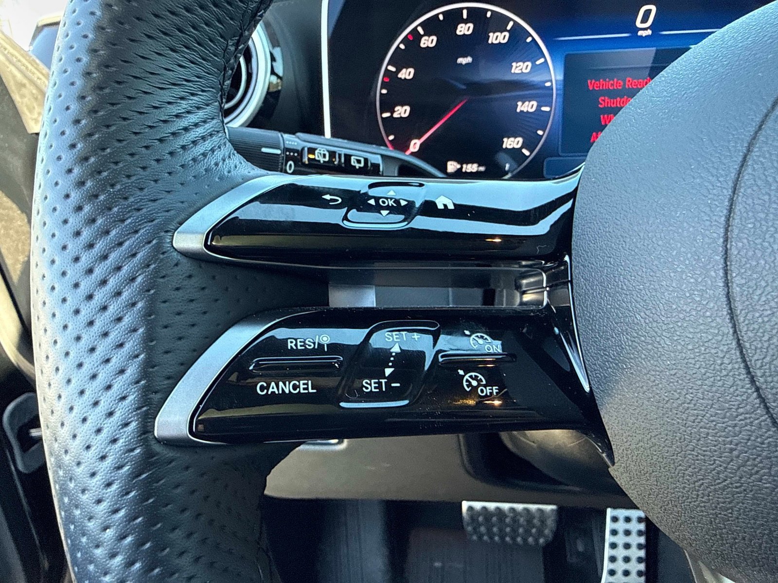 Used 2025 Mercedes-Benz GLC 350e 4MATIC image 34