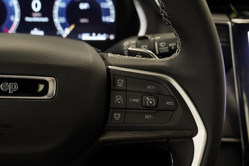 New 2025 Jeep Grand Cherokee Limited w/ Trailer Tow Package image 27