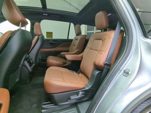 Used 2024 Lincoln Aviator Reserve w/ Equipment Group 201A AWD/4WD image 29