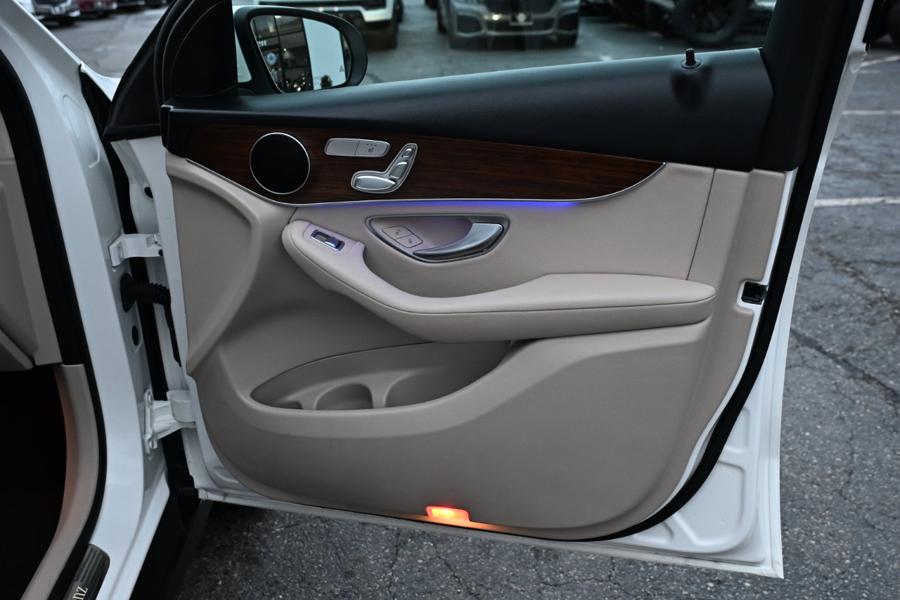 Used 2022 Mercedes-Benz GLC 300 4MATIC image 29