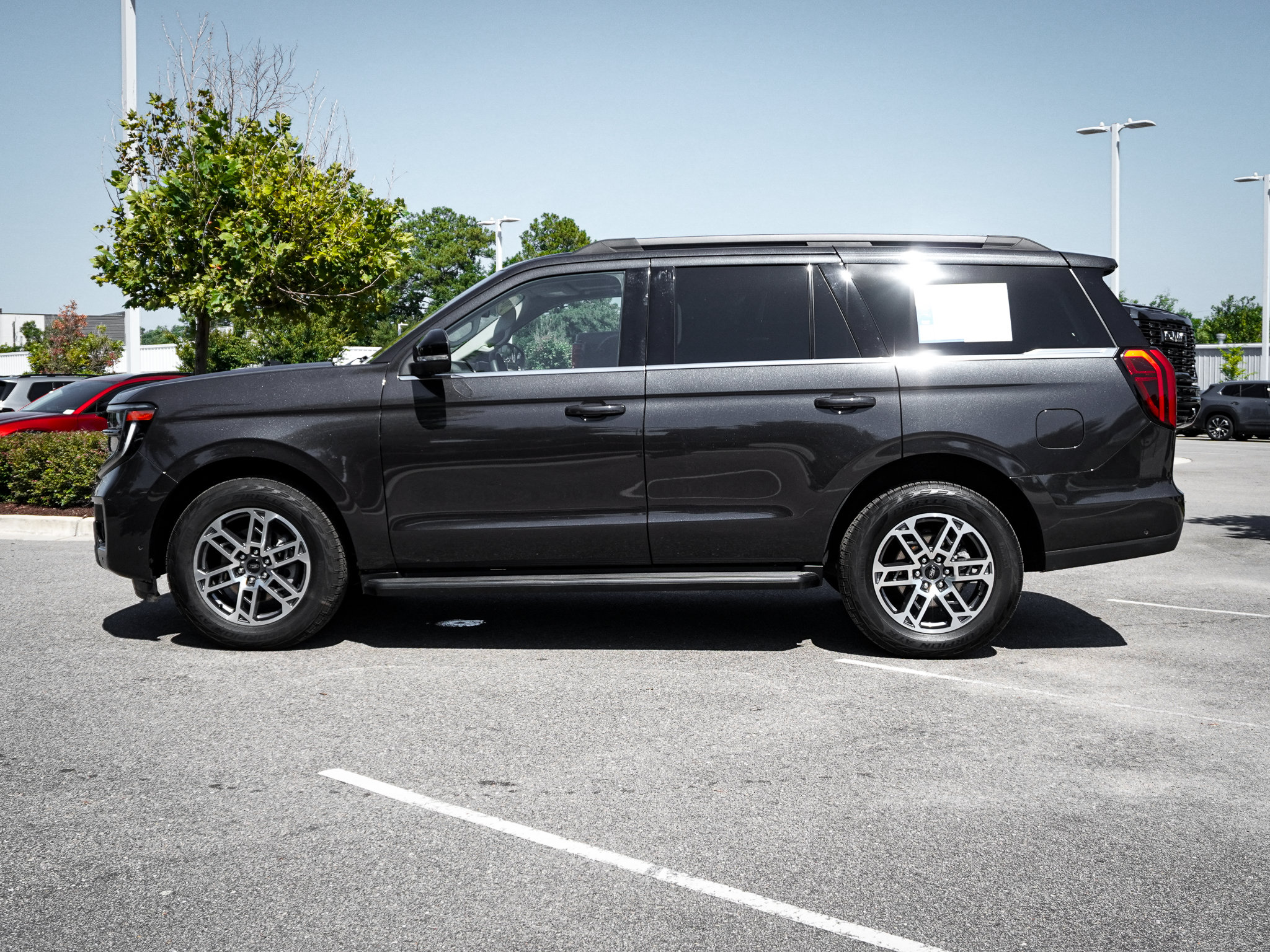 Used 2025 Ford Expedition Active AWD/4WD image 7