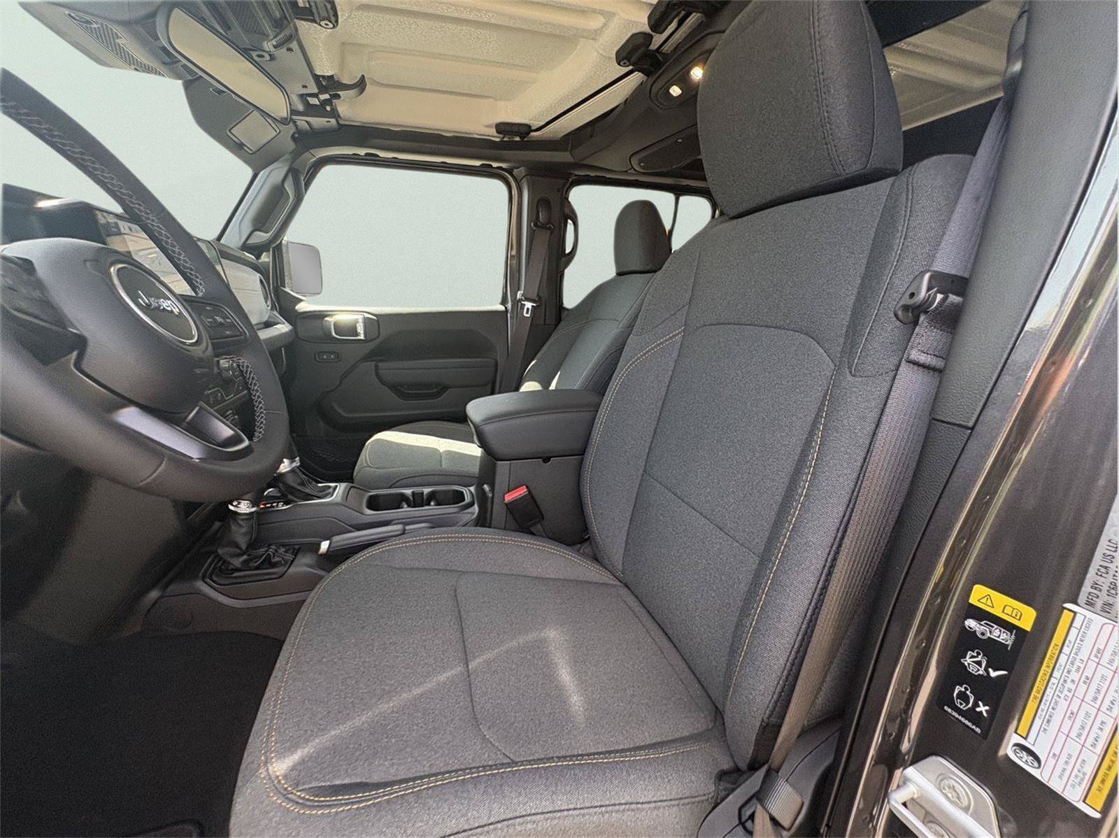 Used 2025 Jeep Gladiator Sport AWD/4WD image 13