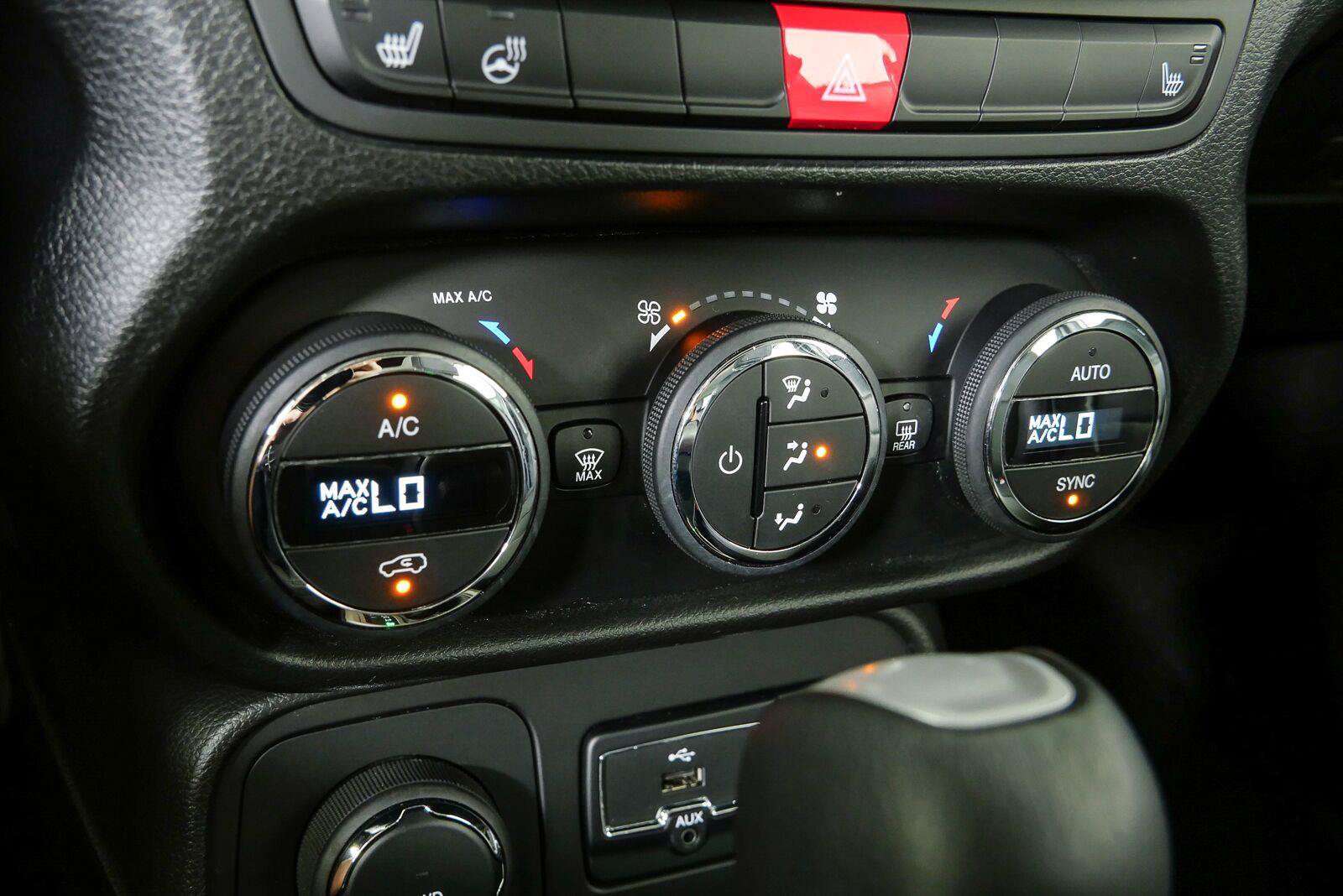 Used 2017 Jeep Renegade Limited AWD/4WD image 15