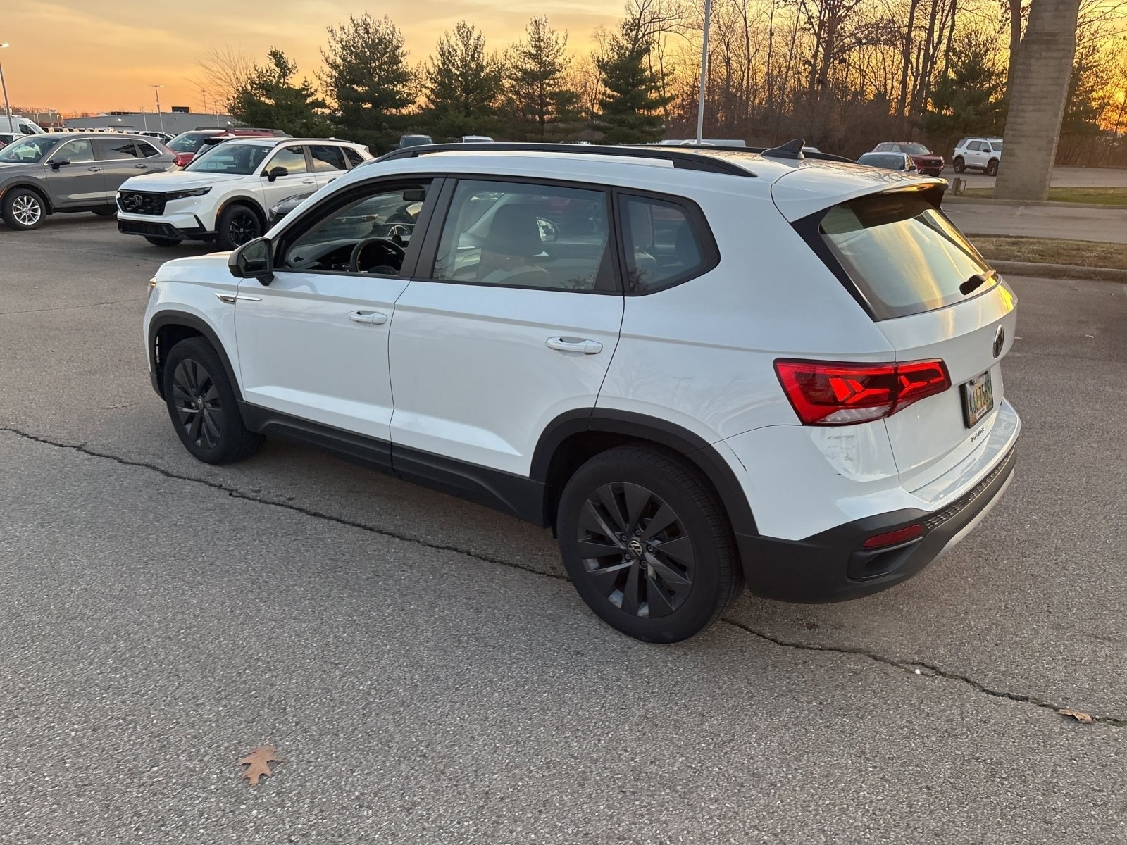 Used 2022 Volkswagen Taos S image 8