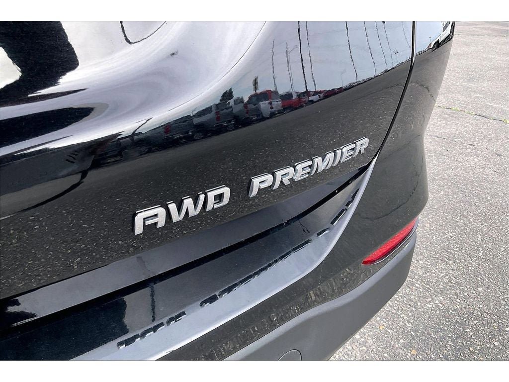 Used 2023 Chevrolet Equinox Premier AWD/4WD image 9