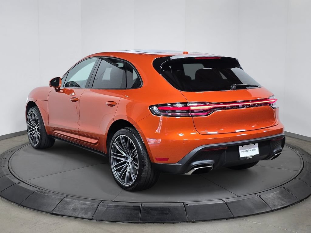 Certified 2025 Porsche Macan AWD/4WD image 3