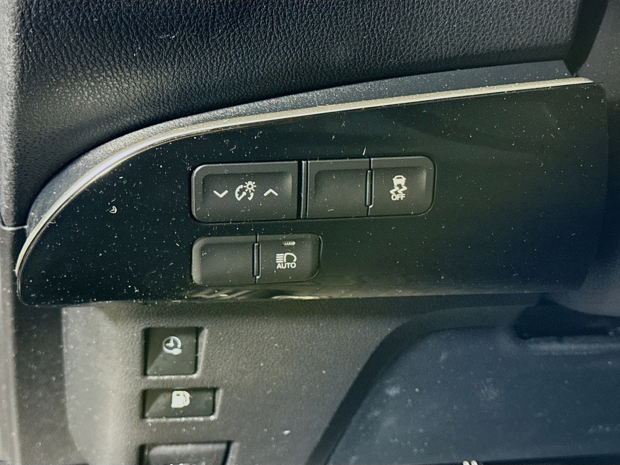 Certified 2017 Toyota Prius Prime Plus FWD image 10
