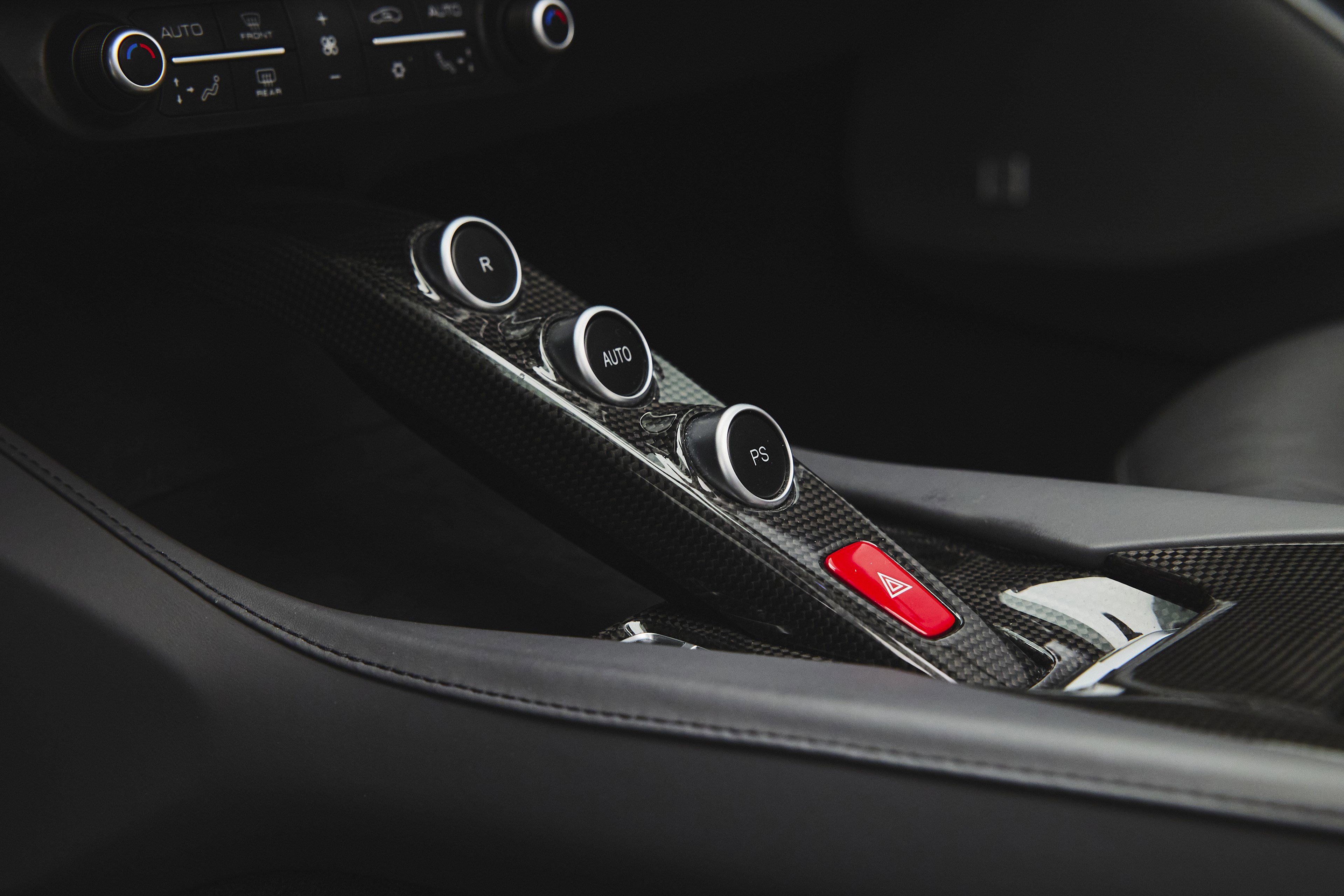 Used 2019 Ferrari Portofino RWD image 23