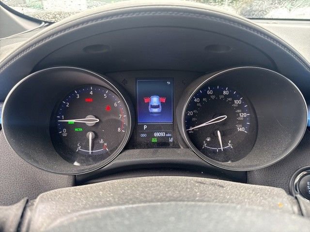 Used 2019 Toyota C-HR XLE image 4