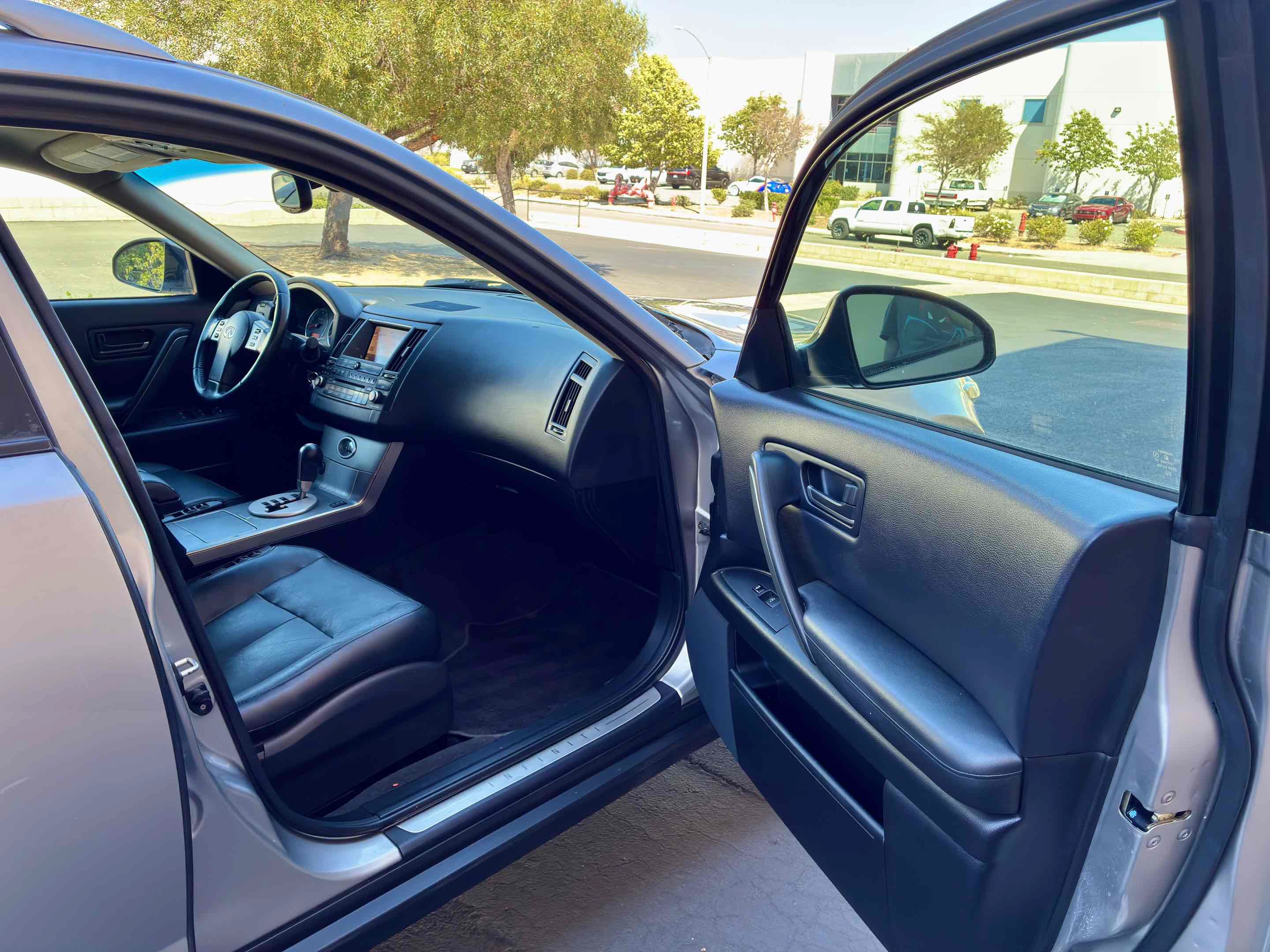 Used 2005 INFINITI FX45 AWD w/ (U01) Technology Pkg image 40