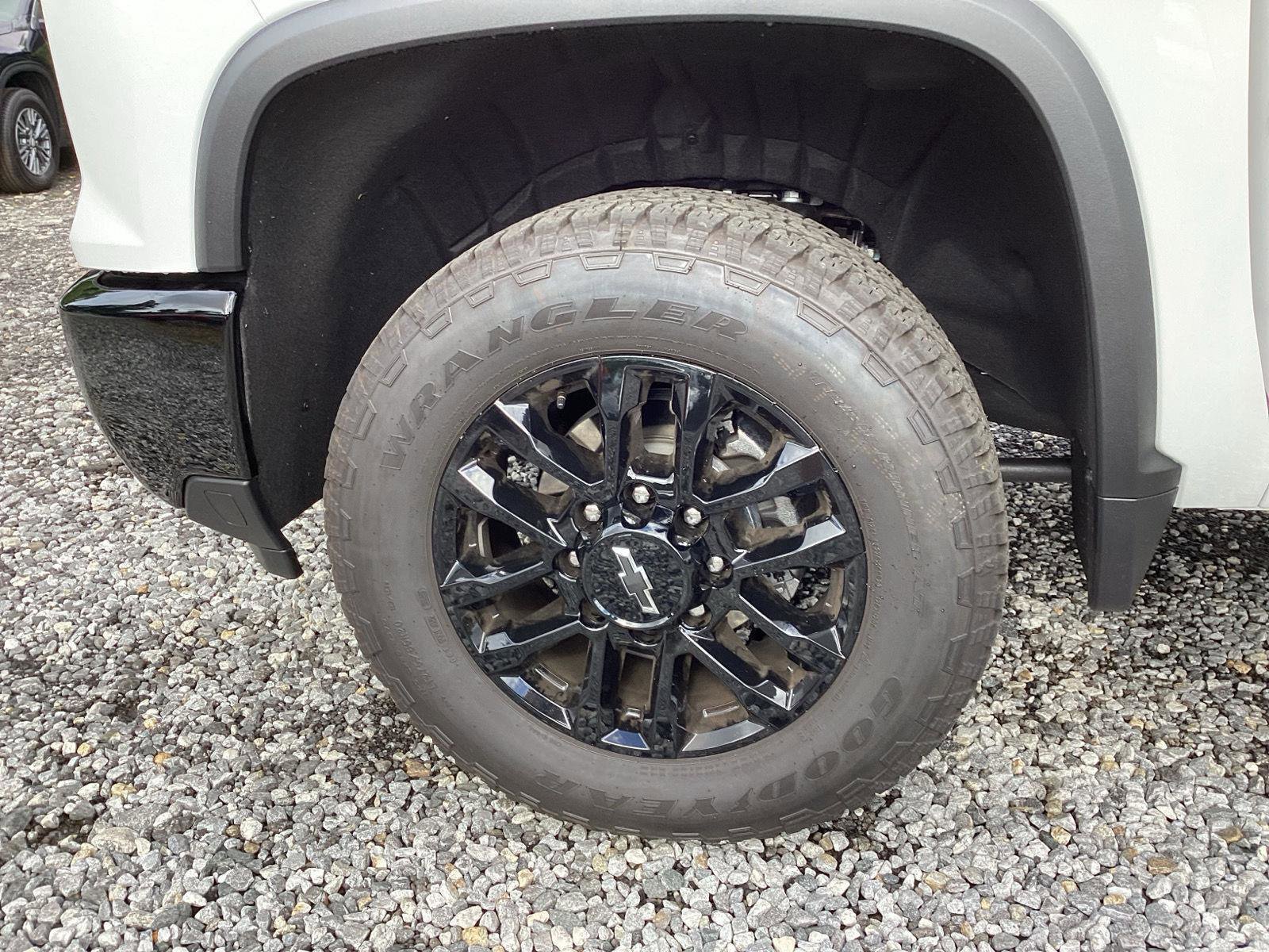 Used 2026 Chevrolet Silverado 2500 Custom w/ Custom Value Package AWD/4WD image 9