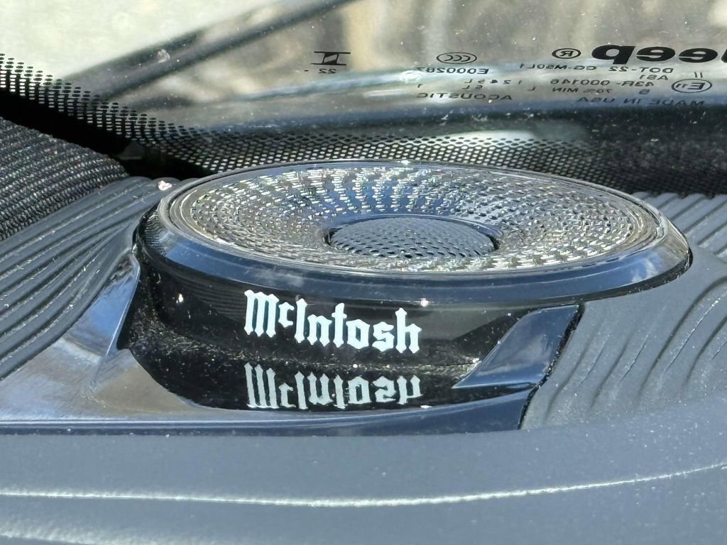 Used 2023 Jeep Grand Cherokee Overland w/ Luxury Tech Group IV image 31